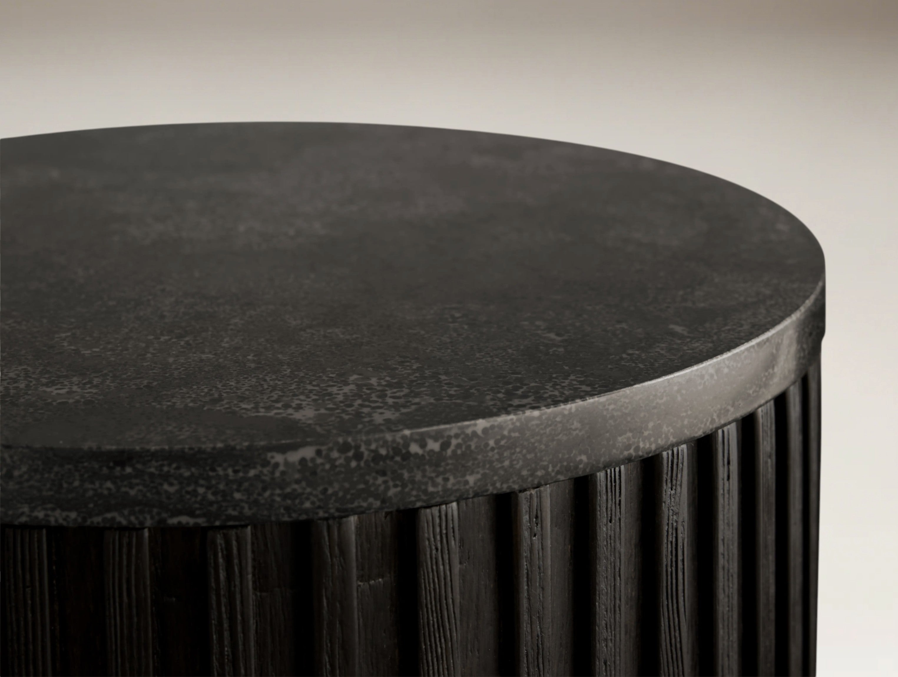 Finnigen Pedestal